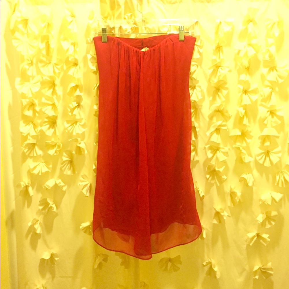 Red Alice & Olivia cocktail dress. 💃🏽